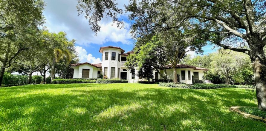 House in Wellington, Florida 4 bedrooms, 421.4 sq.m. № 2187318