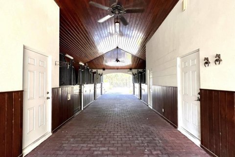 House in Wellington, Florida 4 bedrooms, 421.4 sq.m. № 2187318 - photo 14