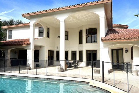 House in Wellington, Florida 4 bedrooms, 421.4 sq.m. № 2187318 - photo 6