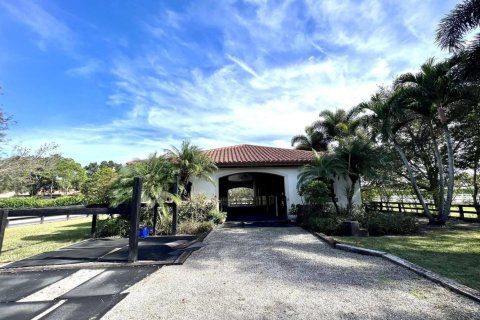 House in Wellington, Florida 4 bedrooms, 421.4 sq.m. № 2187318 - photo 16