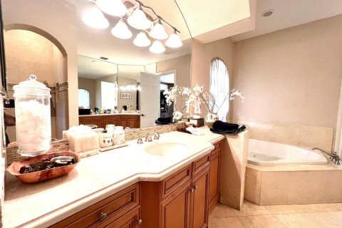 House in Wellington, Florida 4 bedrooms, 421.4 sq.m. № 2187318 - photo 23