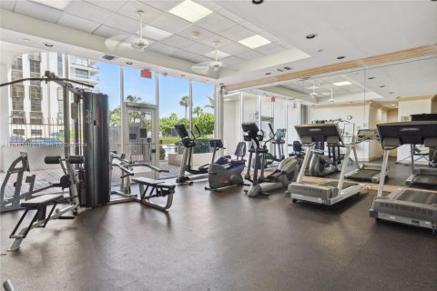Condo in Surfside, Florida, 2 bedrooms  № 1864646 - photo 25