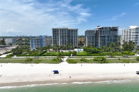 Condo in Surfside, Florida, 2 bedrooms  № 1864646 - photo 7