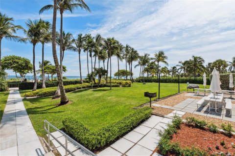 Condo in Surfside, Florida, 2 bedrooms  № 1864646 - photo 29