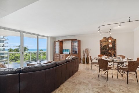 Condo in Surfside, Florida, 2 bedrooms  № 1864646 - photo 24