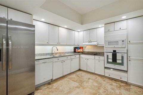 Condo in Surfside, Florida, 2 bedrooms  № 1864646 - photo 10