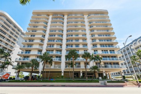 Condo in Surfside, Florida, 2 bedrooms  № 1864646 - photo 30