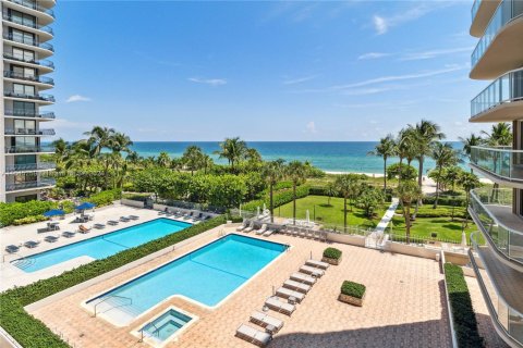 Condo in Surfside, Florida, 2 bedrooms  № 1864646 - photo 5