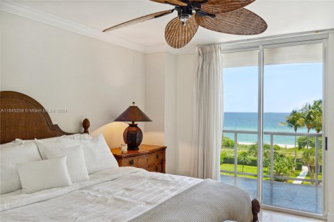 Condo in Surfside, Florida, 2 bedrooms  № 1864646 - photo 2