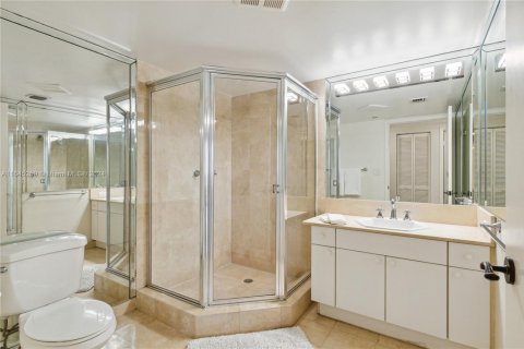 Condo in Surfside, Florida, 2 bedrooms  № 1864646 - photo 16