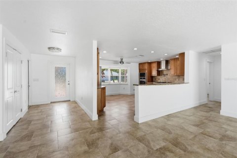 House in Saint Pete Beach, Florida 3 bedrooms, 181.44 sq.m. № 2221486 - photo 29