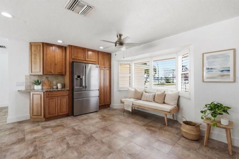 House in Saint Pete Beach, Florida 3 bedrooms, 181.44 sq.m. № 2221486 - photo 26