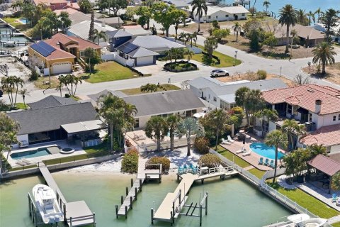 House in Saint Pete Beach, Florida 3 bedrooms, 181.44 sq.m. № 2221486 - photo 6
