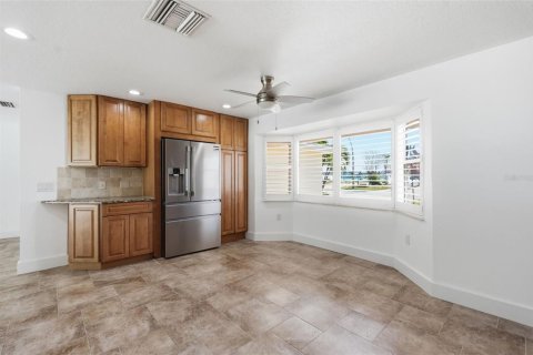 House in Saint Pete Beach, Florida 3 bedrooms, 181.44 sq.m. № 2221486 - photo 27