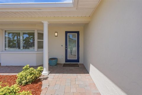 House in Saint Pete Beach, Florida 3 bedrooms, 181.44 sq.m. № 2221486 - photo 17