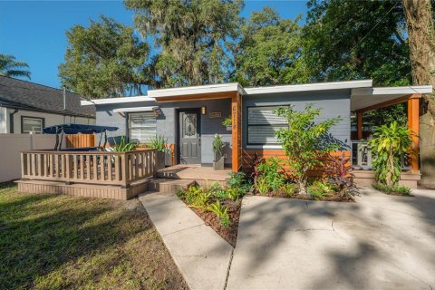 Villa ou maison à vendre à Tampa, Floride: 2 chambres, 102.19 m2 № 2420243 - photo 2