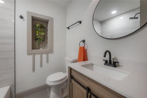 Villa ou maison à vendre à Tampa, Floride: 2 chambres, 102.19 m2 № 2420243 - photo 20