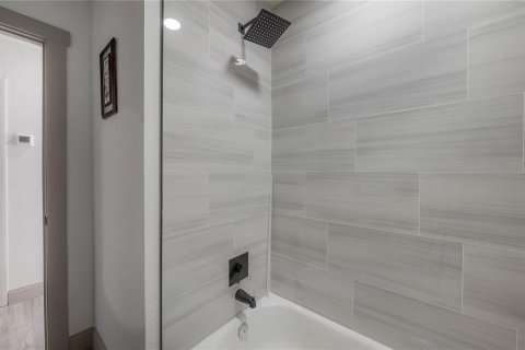 Villa ou maison à vendre à Tampa, Floride: 2 chambres, 102.19 m2 № 2420243 - photo 19