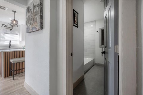 Villa ou maison à vendre à Tampa, Floride: 2 chambres, 102.19 m2 № 2420243 - photo 18