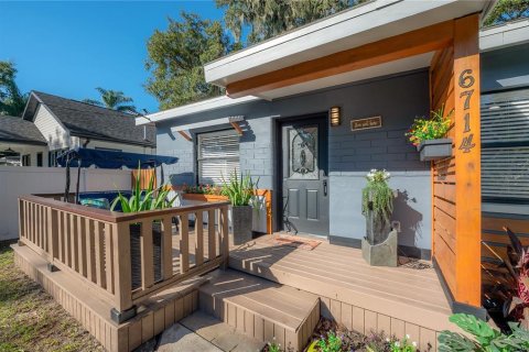 Villa ou maison à vendre à Tampa, Floride: 2 chambres, 102.19 m2 № 2420243 - photo 3