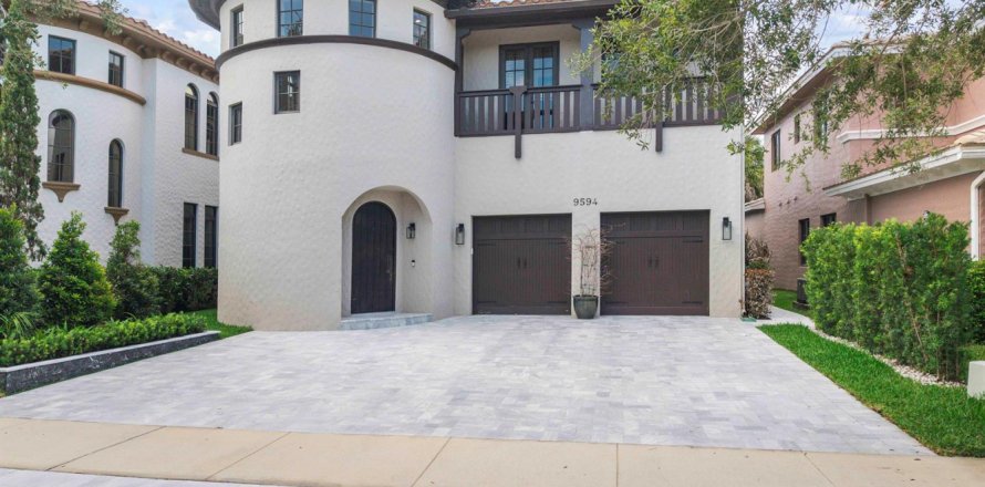 House in Parkland, Florida 5 bedrooms, 366.59 sq.m. № 2174028
