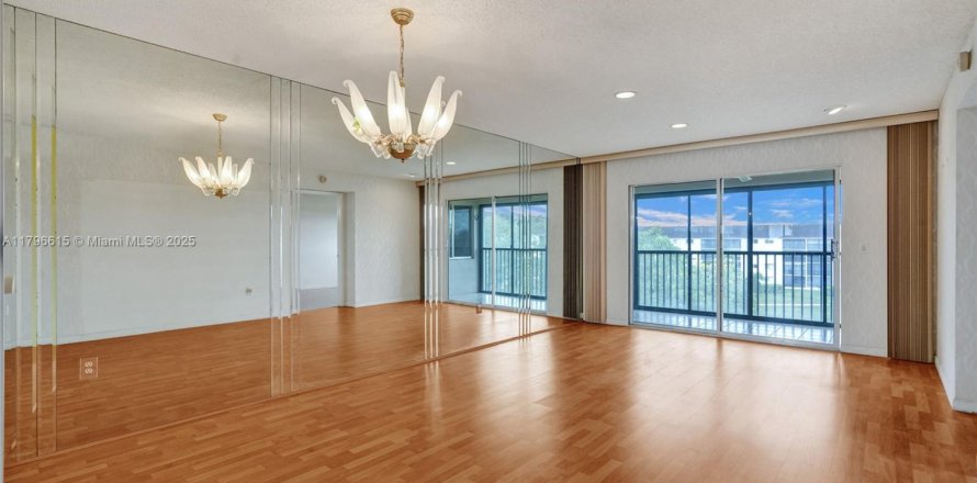 Condominio en Pembroke Pines, Florida, 2 dormitorios № 1728213