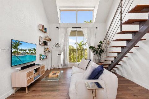 Copropriété à vendre à Pinecrest, Floride: 1 chambre, 74.51 m2 № 1930194 - photo 1