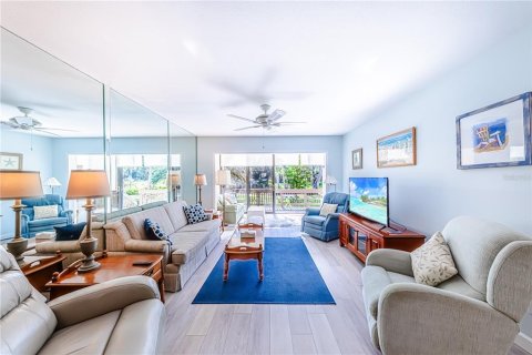 Condo in Venice, Florida, 2 bedrooms  № 2148182 - photo 12