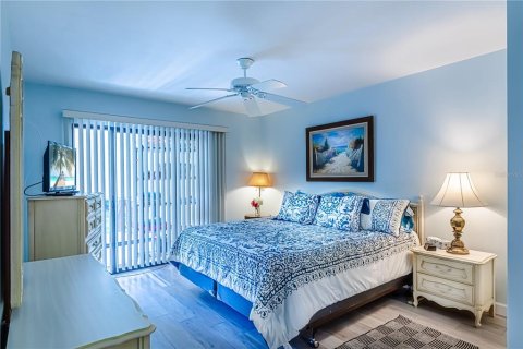 Condo in Venice, Florida, 2 bedrooms  № 2148182 - photo 17