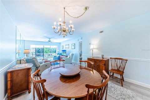 Condo in Venice, Florida, 2 bedrooms  № 2148182 - photo 7