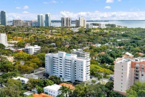 Condo in Miami, Florida, 2 bedrooms  № 1889148 - photo 2