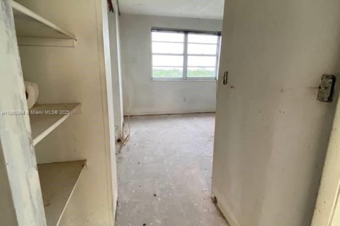 Condo in Miami, Florida, 2 bedrooms  № 1889148 - photo 12