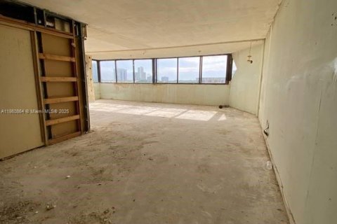 Condo in Miami, Florida, 2 bedrooms  № 1889148 - photo 7