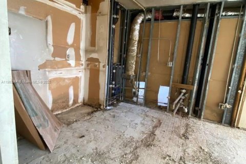Condo in Miami, Florida, 2 bedrooms  № 1889148 - photo 5