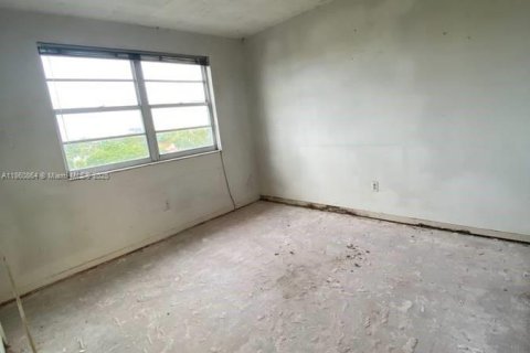 Condo in Miami, Florida, 2 bedrooms  № 1889148 - photo 13