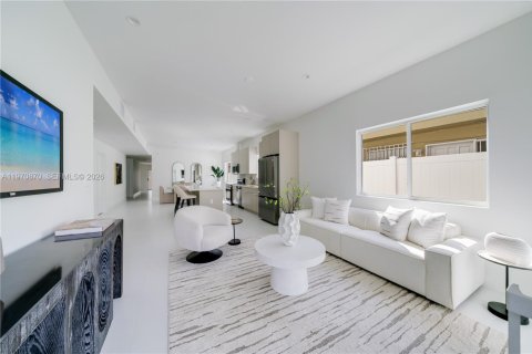Villa ou maison à vendre à Miami, Floride: 5 chambres, 181.62 m2 № 2031475 - photo 10