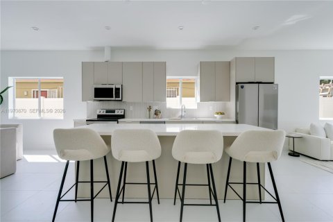 Villa ou maison à vendre à Miami, Floride: 5 chambres, 181.62 m2 № 2031475 - photo 7