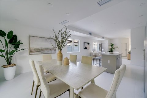 Villa ou maison à vendre à Miami, Floride: 5 chambres, 181.62 m2 № 2031475 - photo 4