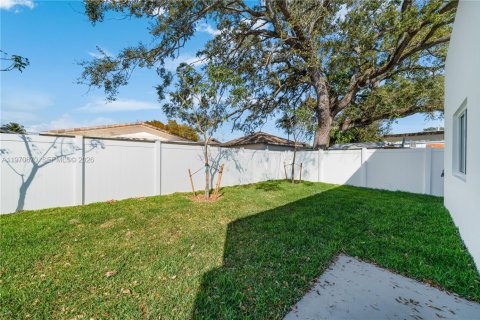 Villa ou maison à vendre à Miami, Floride: 5 chambres, 181.62 m2 № 2031475 - photo 16