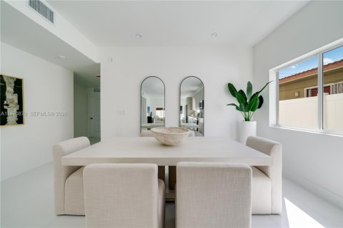 Villa ou maison à vendre à Miami, Floride: 5 chambres, 181.62 m2 № 2031475 - photo 5