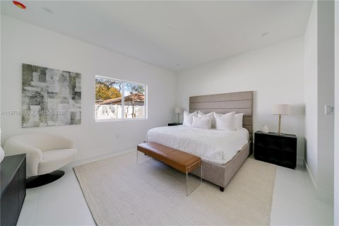 Villa ou maison à vendre à Miami, Floride: 5 chambres, 181.62 m2 № 2031475 - photo 12