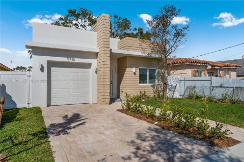 Villa ou maison à vendre à Miami, Floride: 5 chambres, 181.62 m2 № 2031475 - photo 2