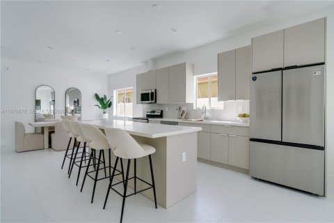 Villa ou maison à vendre à Miami, Floride: 5 chambres, 181.62 m2 № 2031475 - photo 8