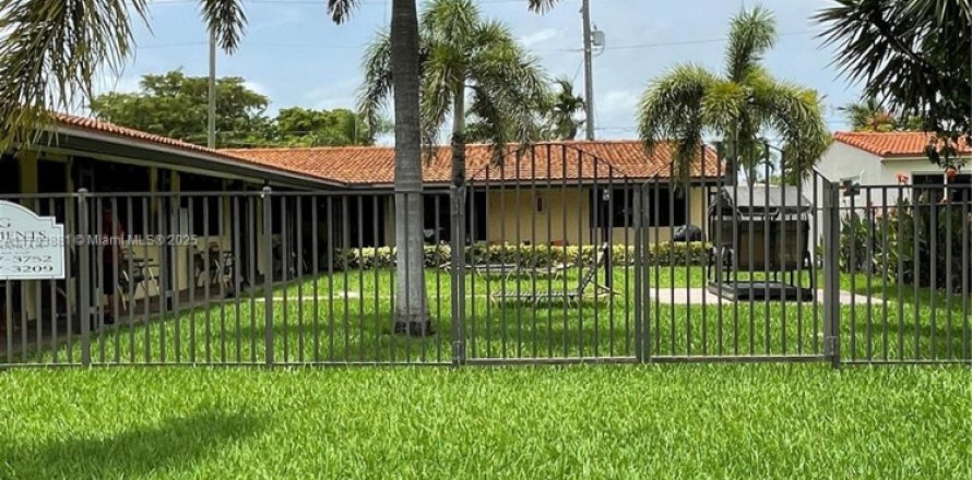 Studio à Hallandale Beach, Floride № 1700519