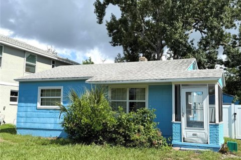 House in Gulfport, Florida 2 bedrooms, 66.89 sq.m. № 2319194