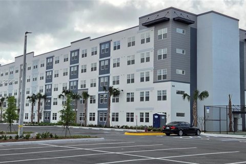 Condominio en Orlando, Florida, 2 dormitorios  № 2055424
