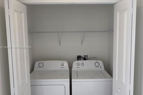 Condominio en alquiler en Orlando, Florida, 2 dormitorios, 95.04 m2 № 2055424 - foto 18