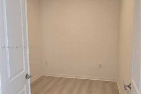 Condominio en alquiler en Orlando, Florida, 2 dormitorios, 95.04 m2 № 2055424 - foto 11