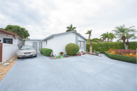 Villa ou maison à Miami, Floride 3 chambres, 151.8 m2 № 1988414