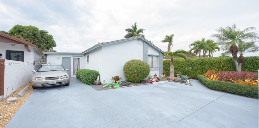 Villa ou maison à Miami, Floride 3 chambres, 151.8 m2 № 1988414